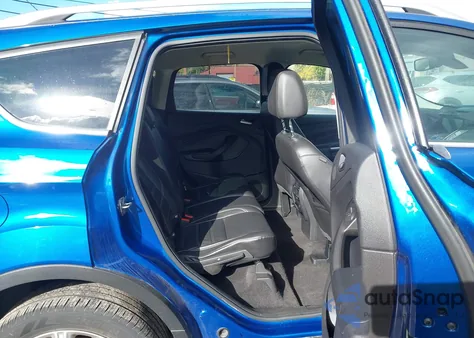 2017 Ford Escape Titanium z USA, uszkodzony, nr VIN 1FMCU0JD9HUF05442